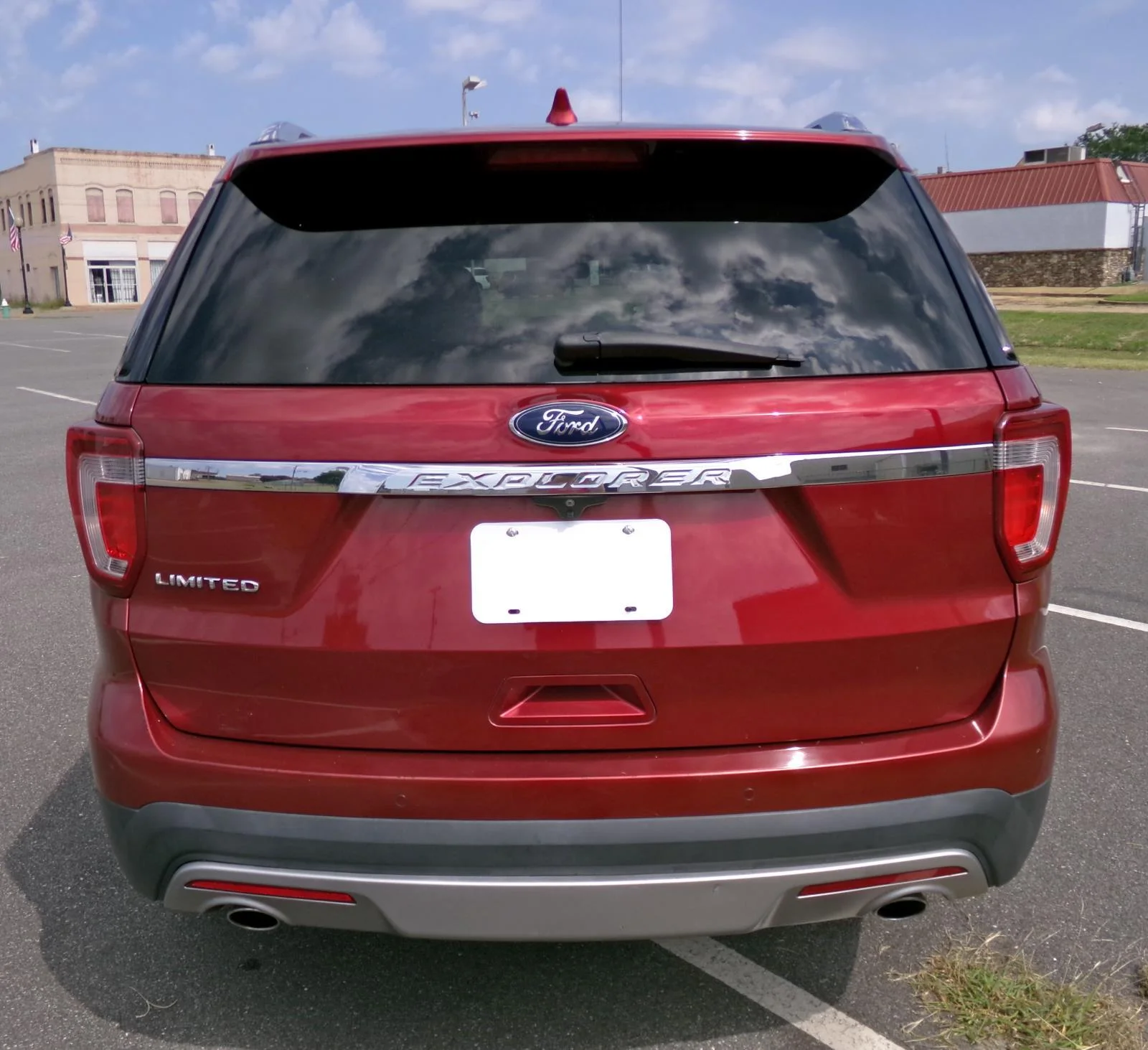 Used 2017 Ruby Red Metallic Tinted Clearcoat Ford Limited image 4