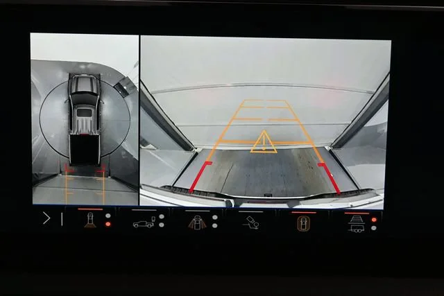 Used 2025 White Frost Tricoat GMC Denali image 17