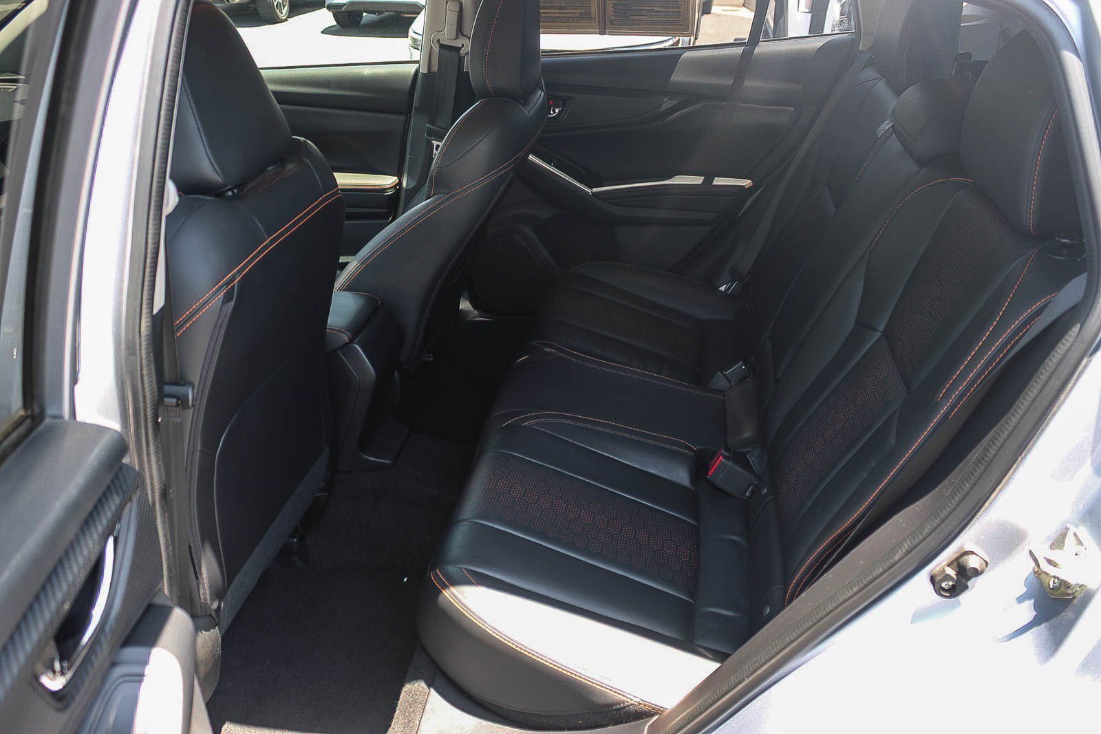 Used 2022 Ice Silver Metallic Subaru Limited image 19