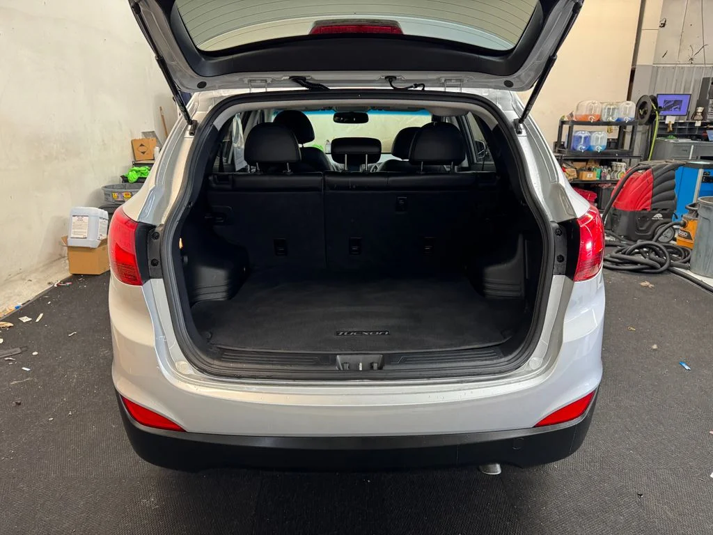 Used 2014 Silver Hyundai SE image 6