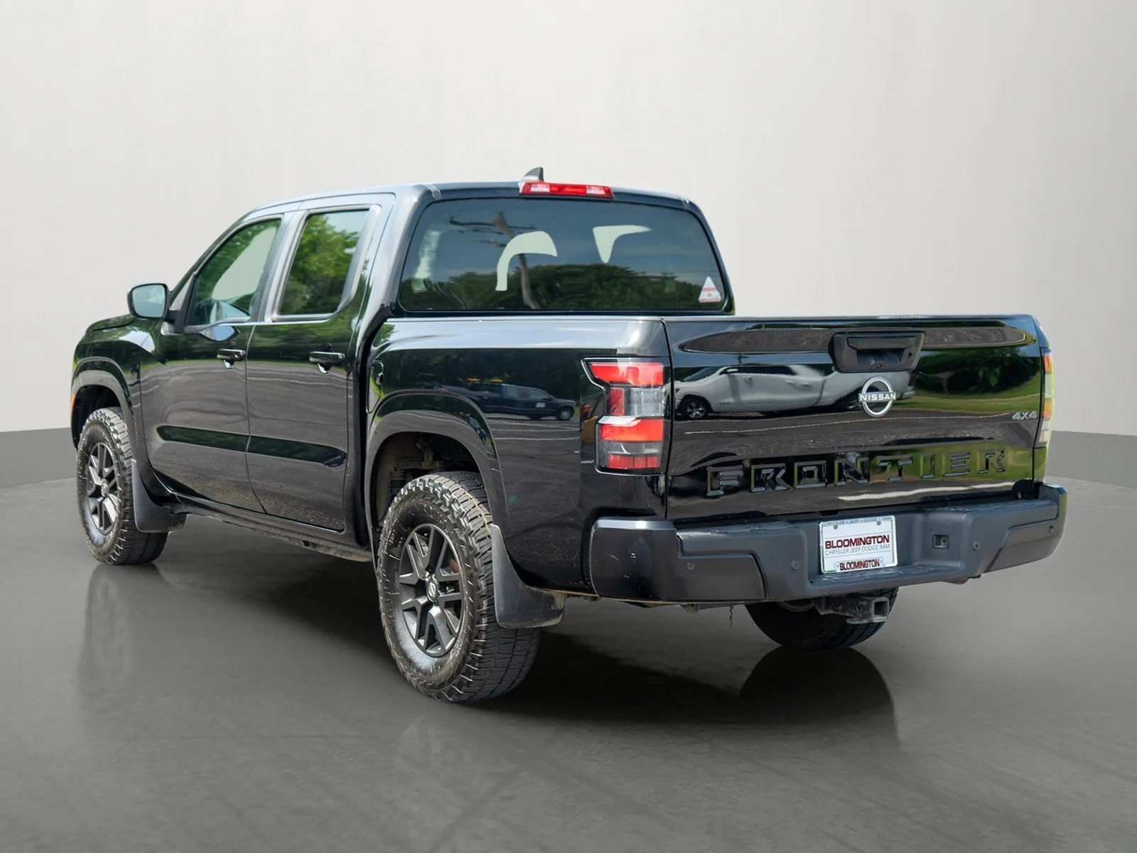 Used 2022 Super Black Nissan S image 5