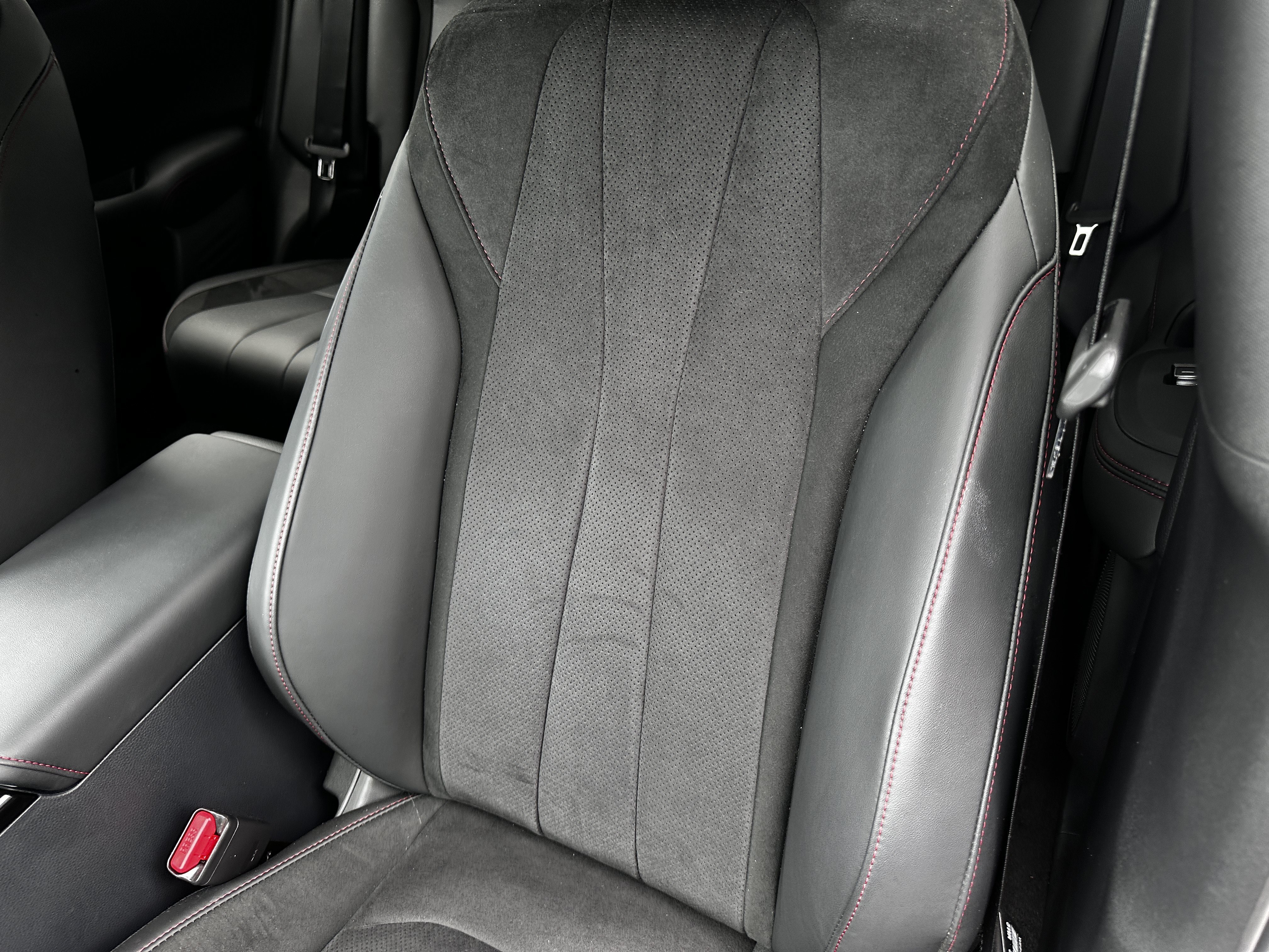 Used 2025 Solar Silver Metallic Acura FWD A-SPEC image 37