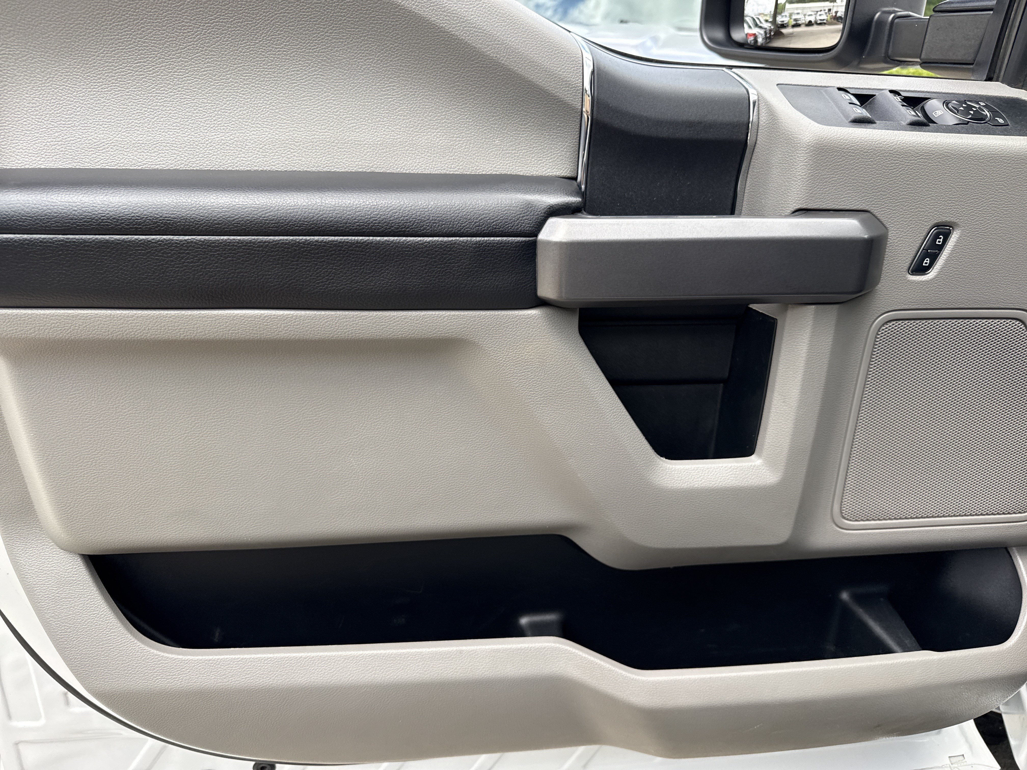 Used 2019 Oxford White Ford XLT image 10