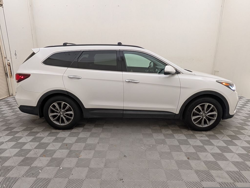 Used 2018 Hyundai Santa Fe SE with VIN KM8SN4HF8JU260310 for sale in Kissimmee, FL