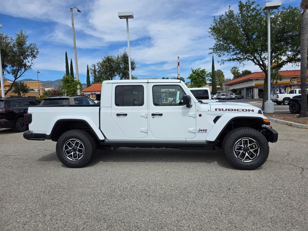 New 2026 Bright White Clear-Coat Exterior Paint Jeep Rubicon X image 3