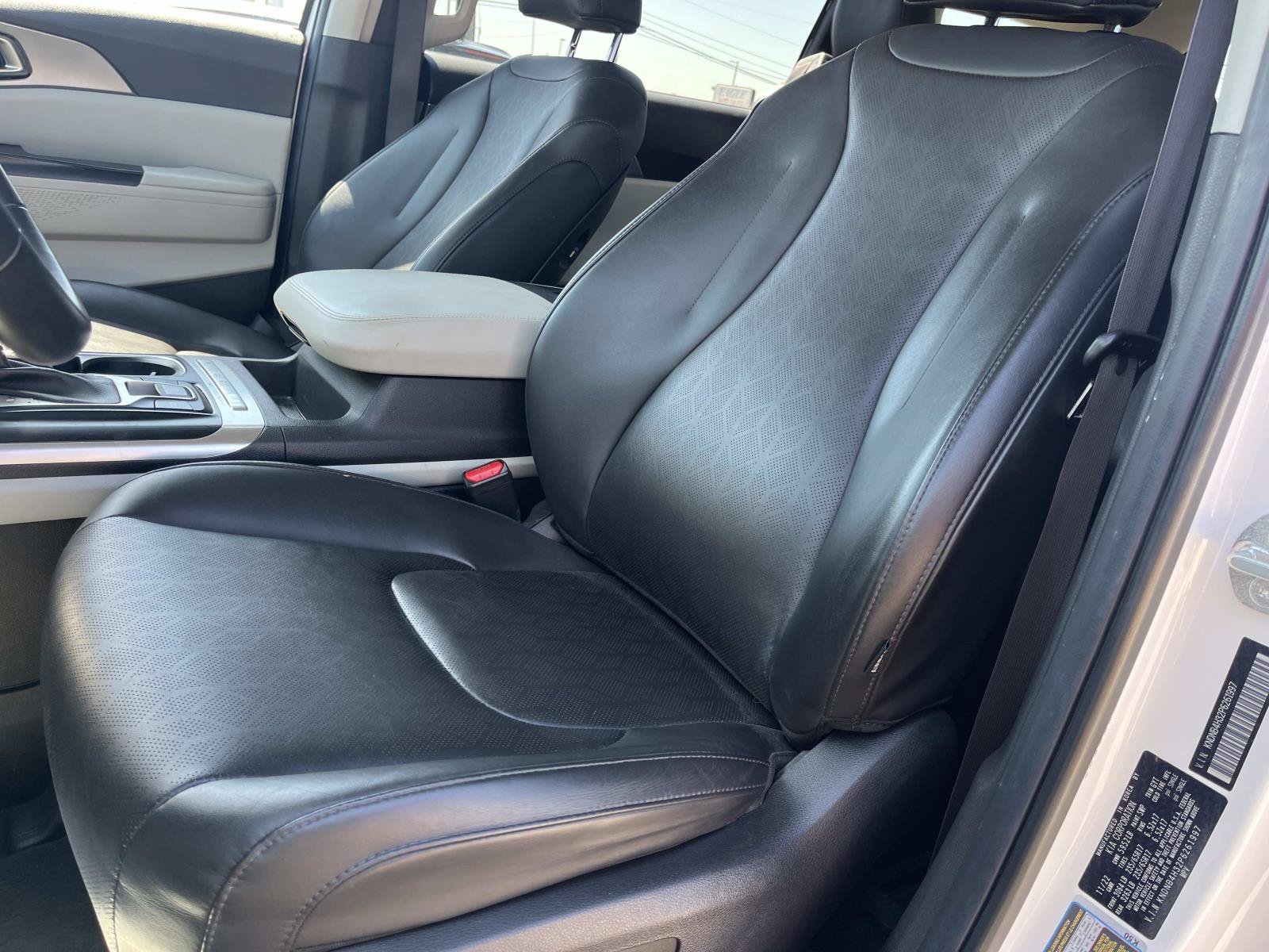 Used 2023 Snow White Pearl Kia LX image 29