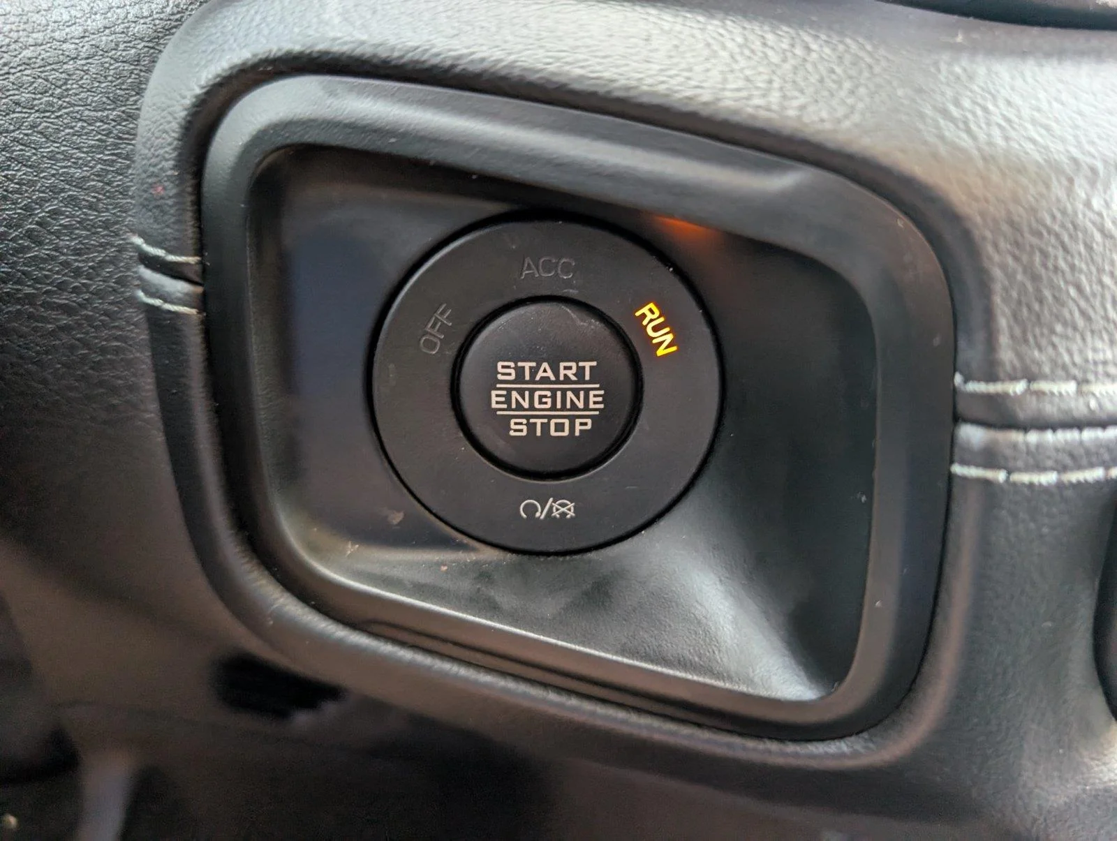 Used 2025 Black Clearcoat Jeep Sahara image 21