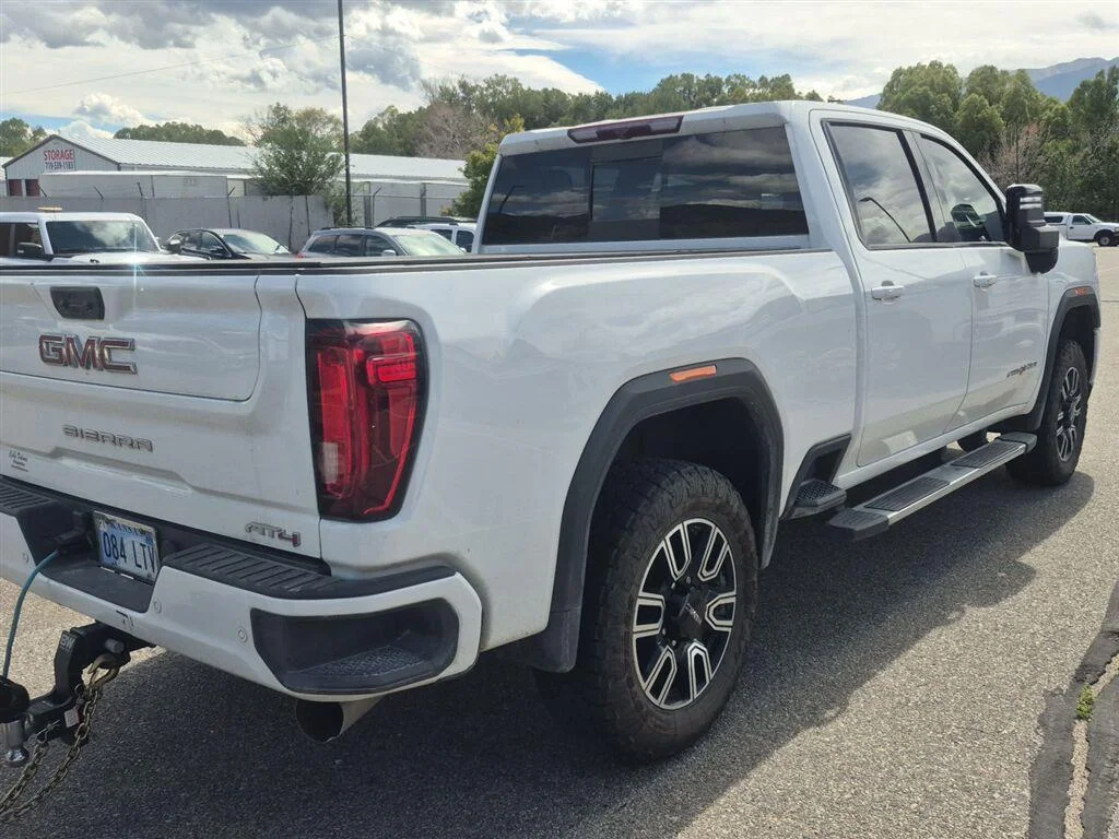 Used 2023 SUMMIT WHITE GMC AT4 image 4