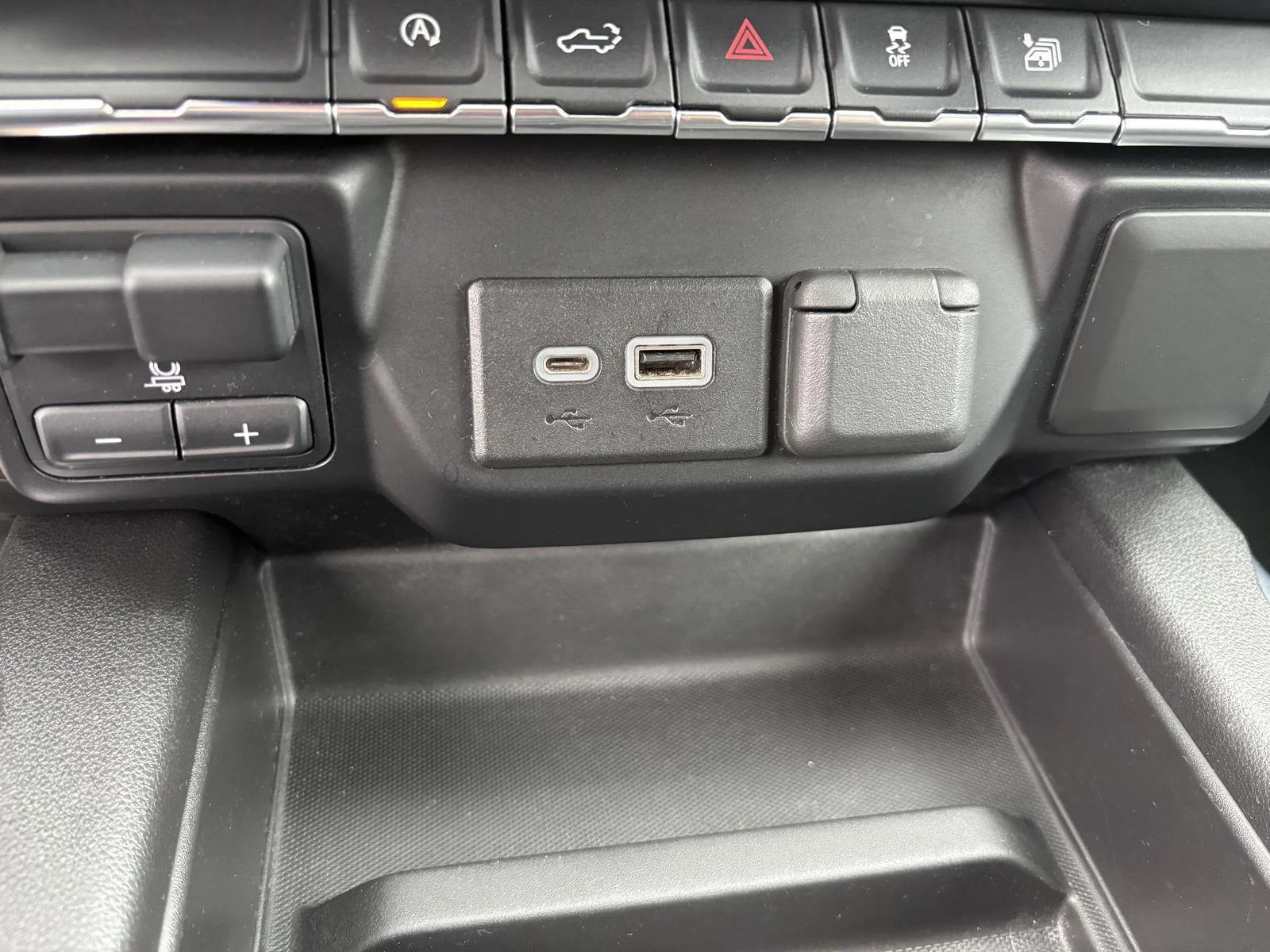 Used 2021 SUMMIT WHITE Chevrolet RST image 26