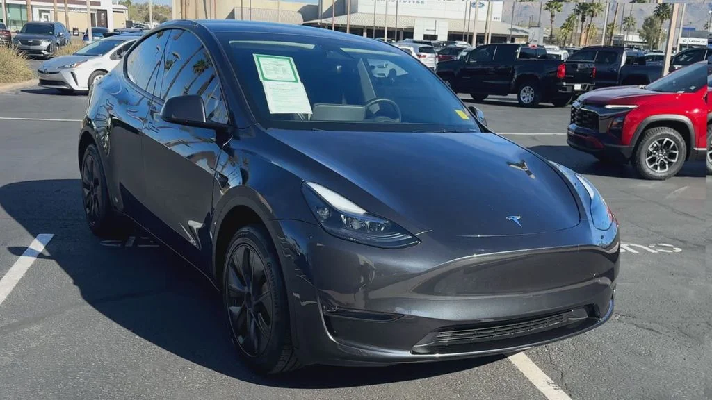 Used 2024  Tesla Long Range image 5