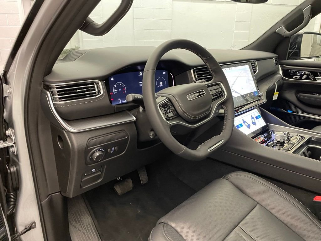 New 2026 Silver-Zynith Exterior Paint Jeep Summit Obsidian image 20