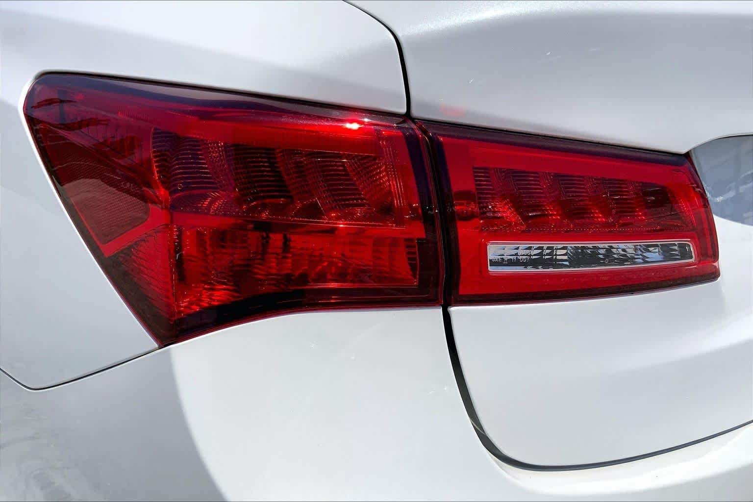 Used 2020 Platinum White Pearl Acura w/Technology Pkg image 28