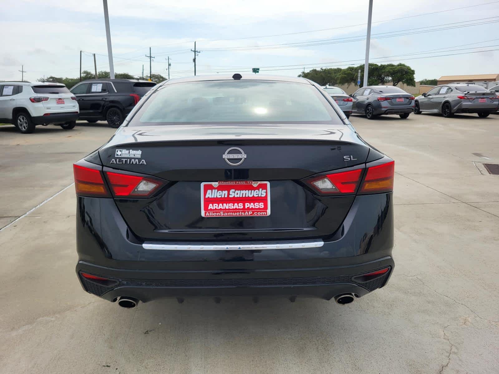 Used 2023 Super Black Nissan 2.5 SL image 4