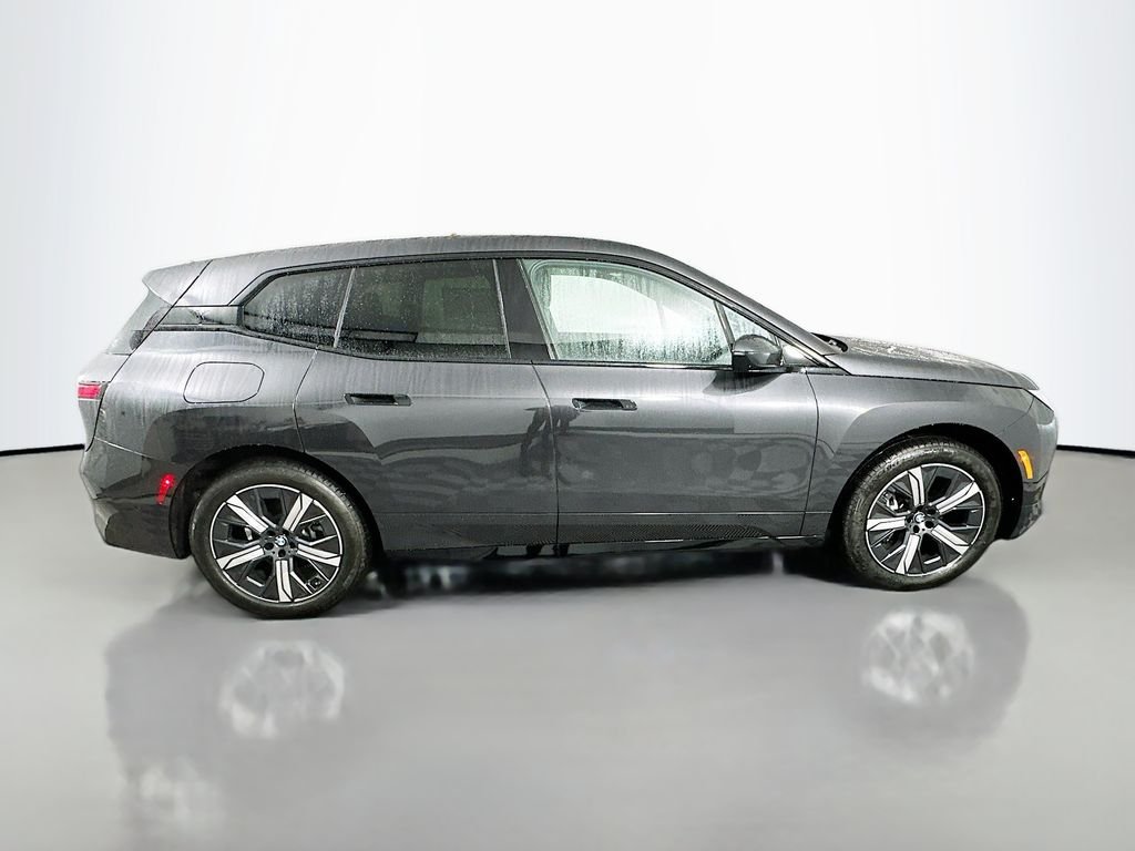 Used 2026 Dark Graphite Metallic BMW xDrive60 image 4