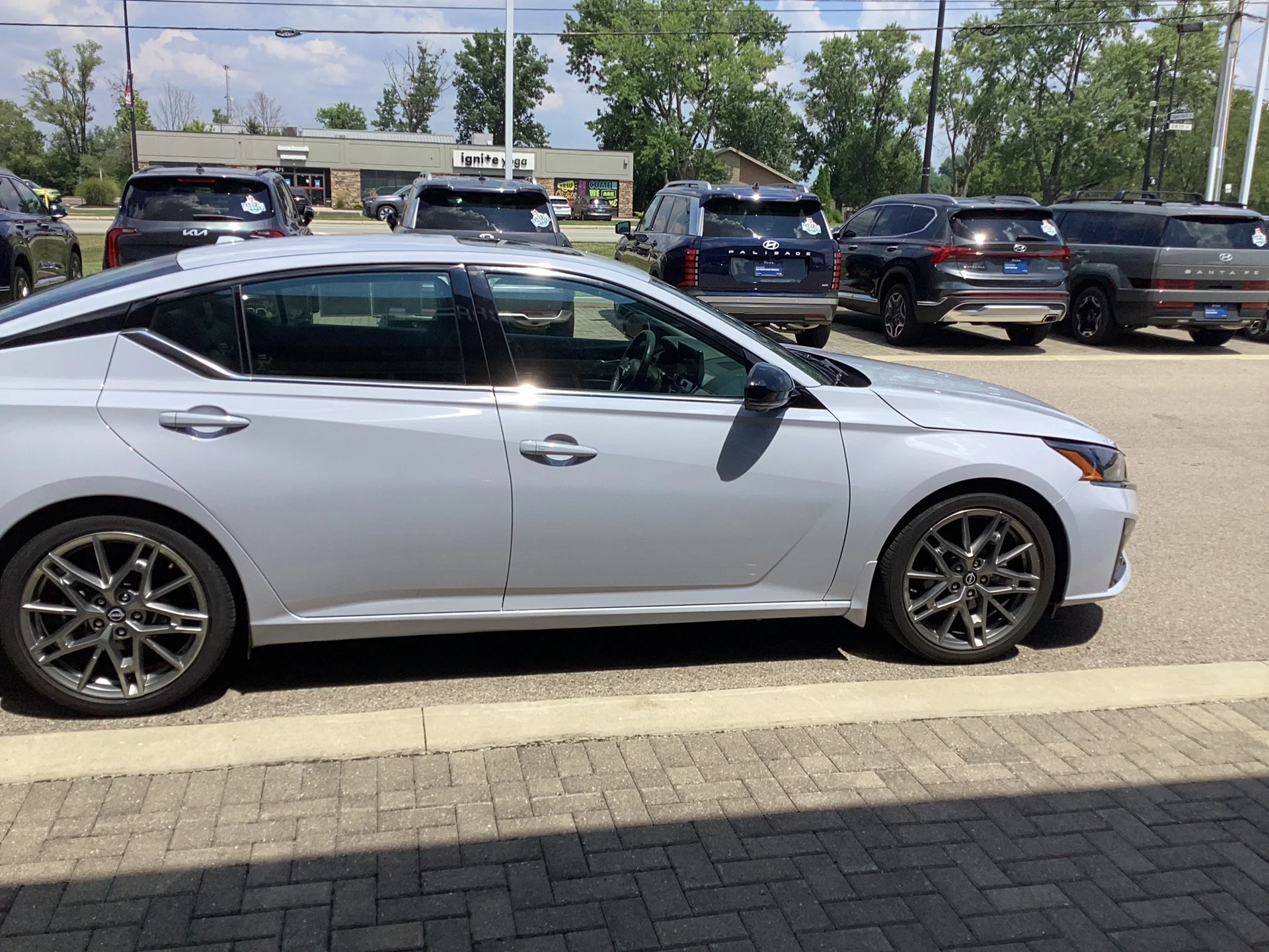 Used 2024 GRAY Nissan 2.0 SR image 3