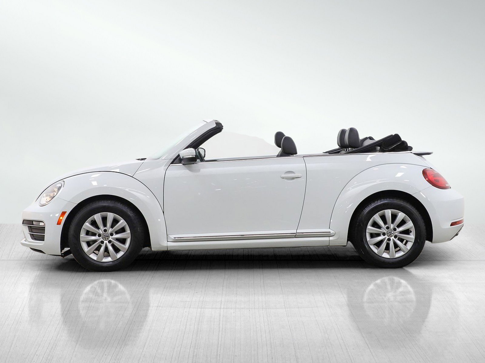 Used 2019 Volkswagen Beetle S with VIN 3VW5DAAT1KM506930 for sale in Minneapolis, Minnesota