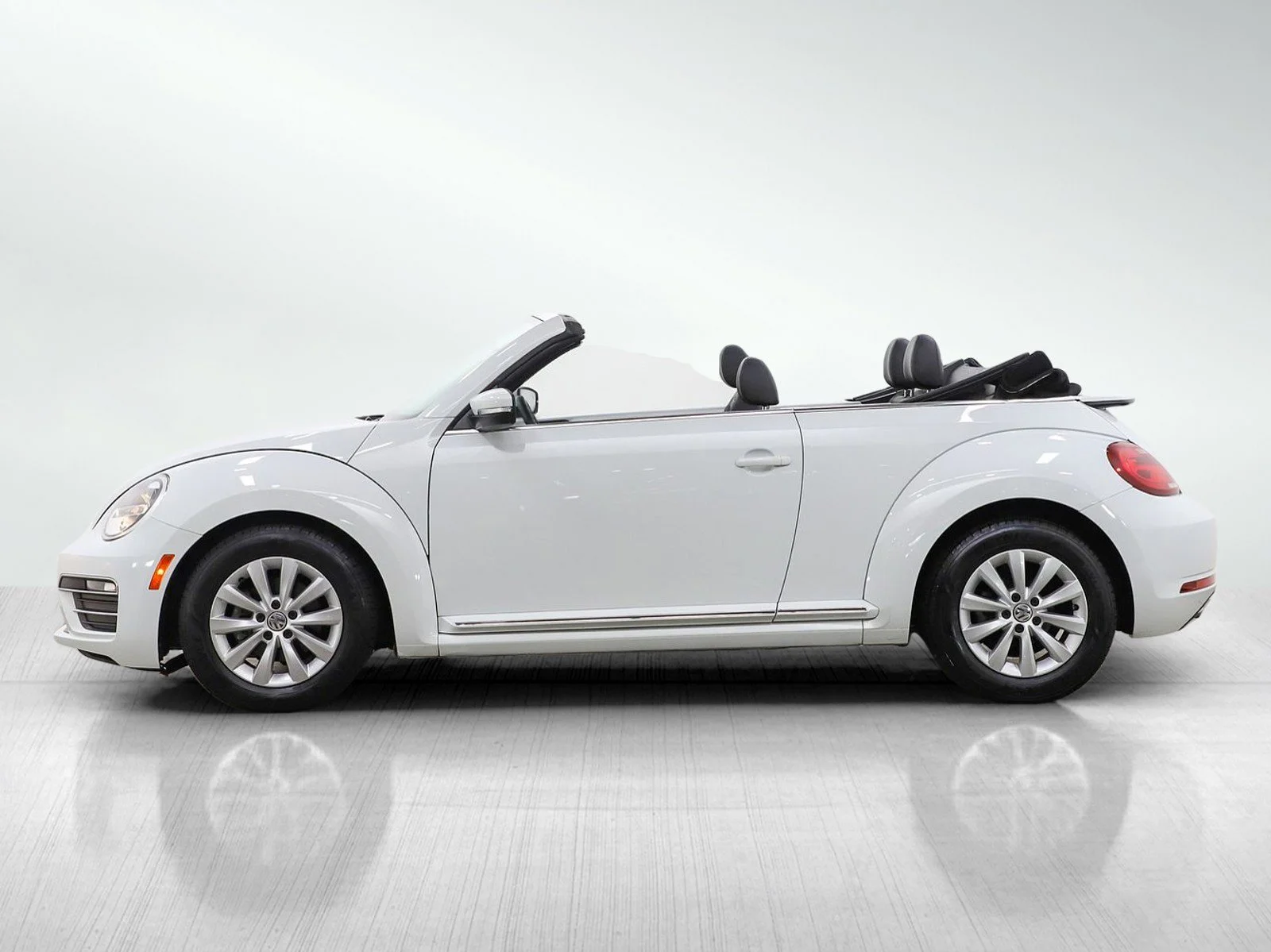 Used 2019 Volkswagen Beetle S with VIN 3VW5DAAT1KM506930 for sale in Minneapolis, Minnesota
