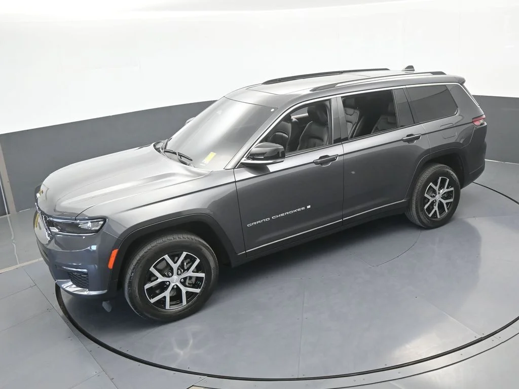 Used 2023 Baltic Gray Metallic Clearcoat Jeep Limited image 51