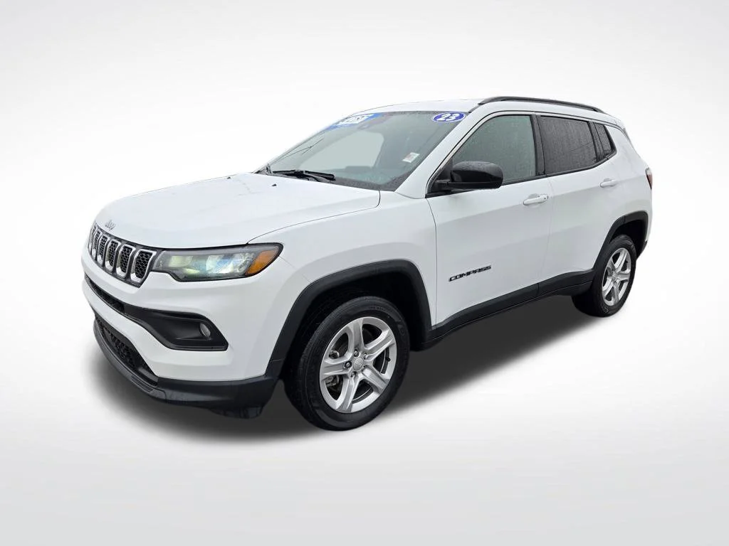 Used 2023 White Jeep Latitude image 8