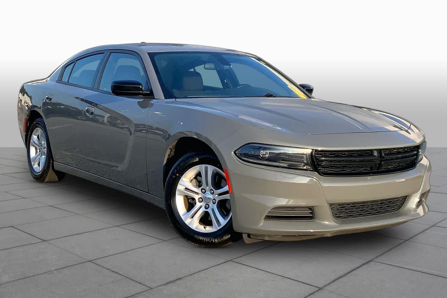 Used 2023 Destroyer Gray Clearcoat Dodge SXT image 3