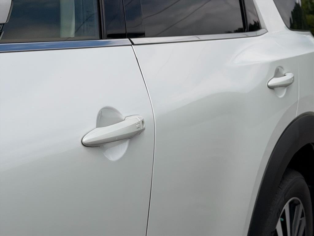Used 2025 Everest White Pearl Tricoat Nissan Platinum image 6