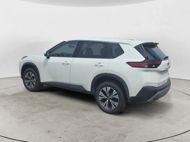 Used 2021 Pearl White Nissan SV image 3