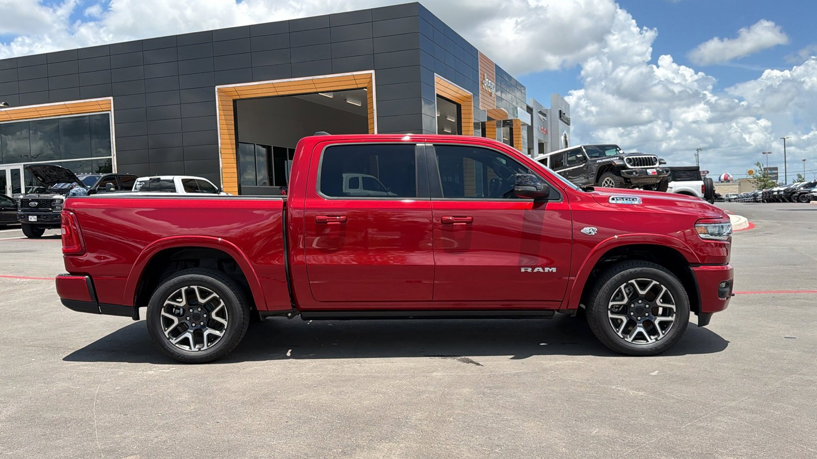 New 2026 Molten Red Pearl-Coat Exterior Paint RAM Laramie image 4