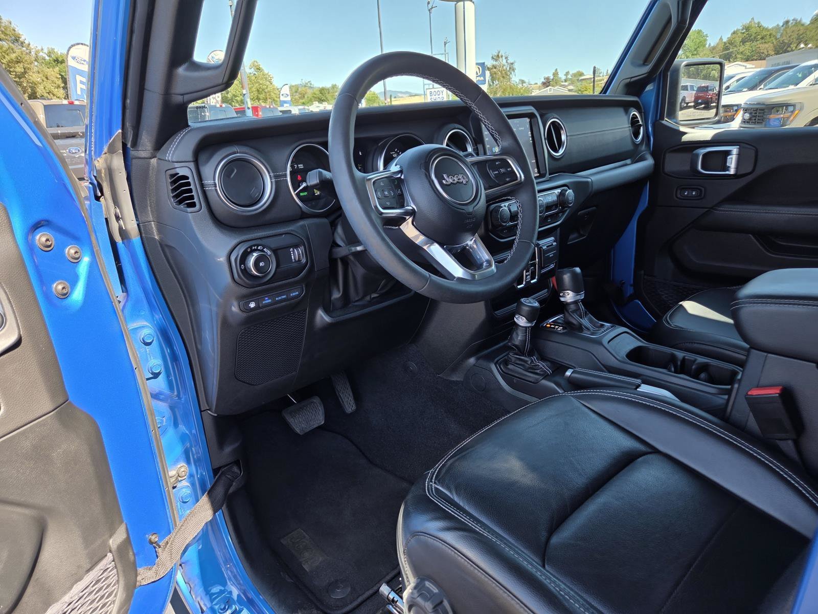 Used 2023 Hydro Blue Pearlcoat Jeep Sahara image 11