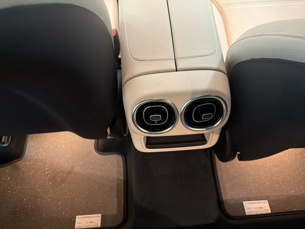 New 2027 Silver Mercedes-Benz GLC 300 image 24