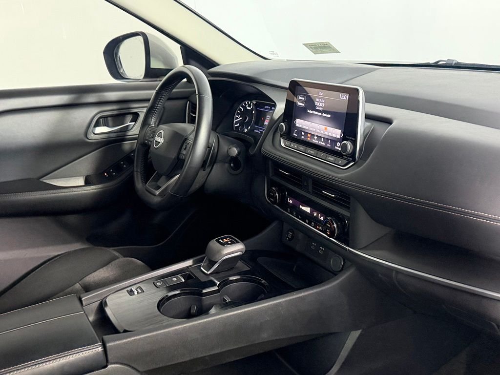 2025 Nissan Rogue SV - Photo 28