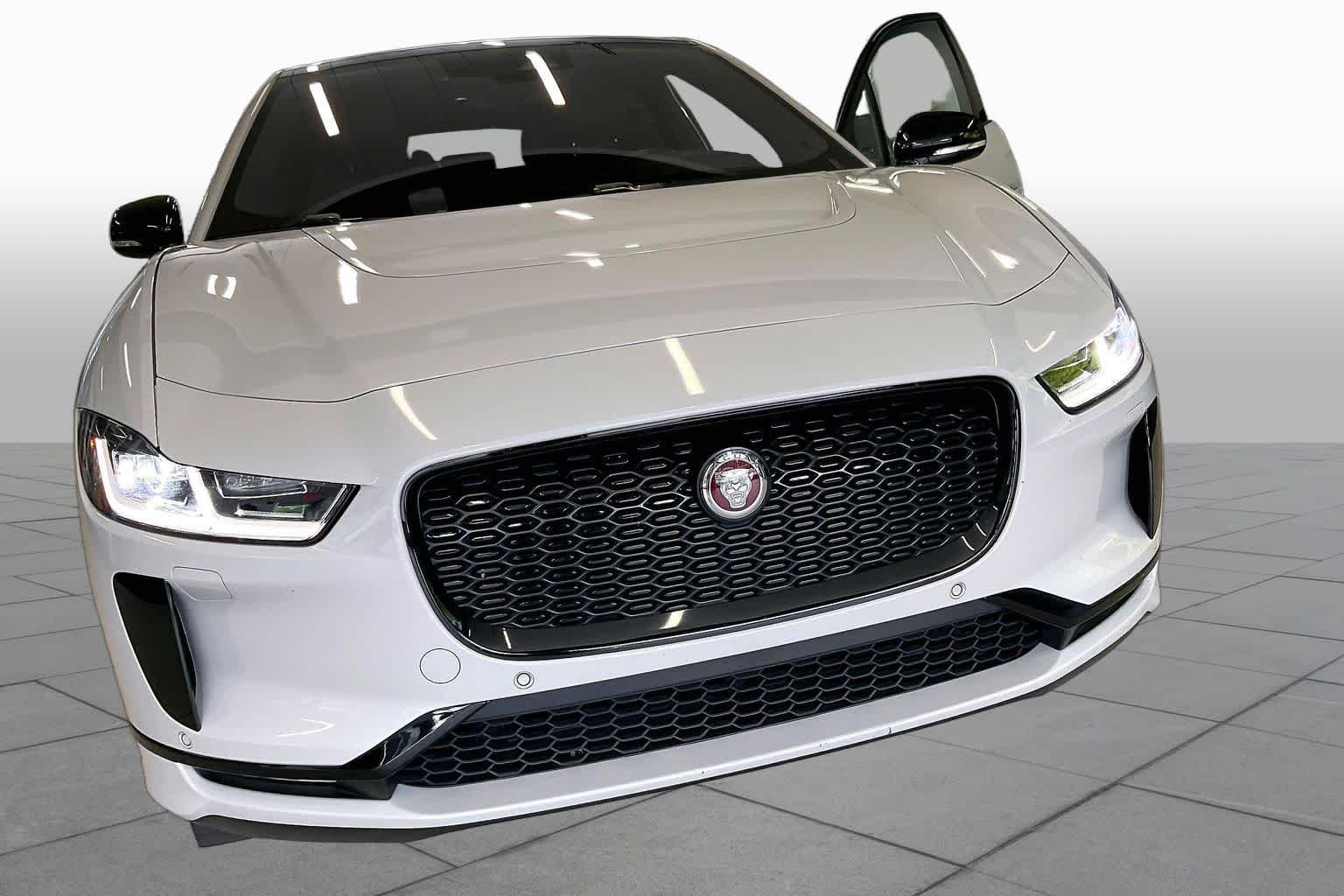 Used 2022 Yulong White Metallic Jaguar HSE image 30