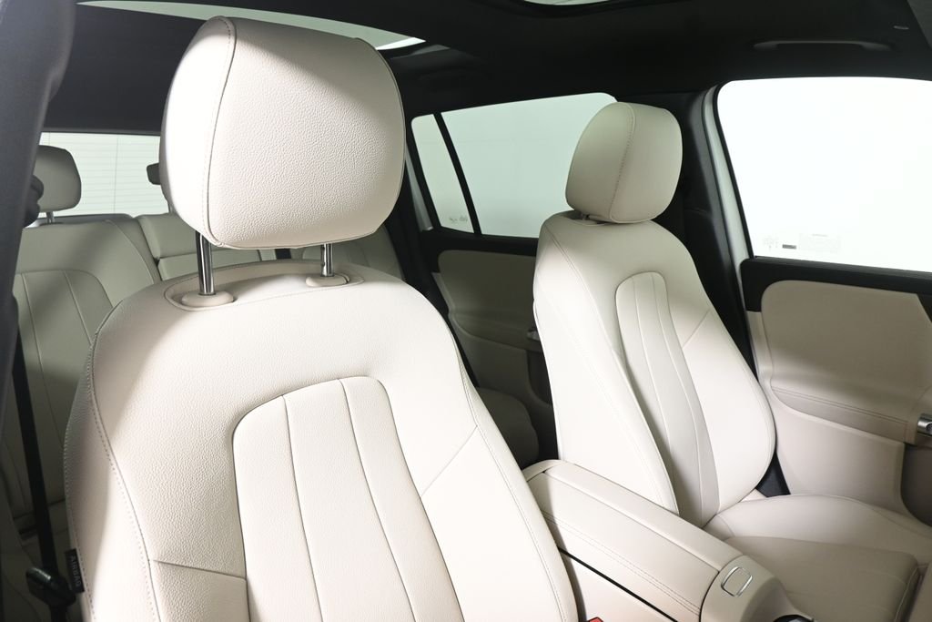 New 2026 Polar White Mercedes-Benz GLB 250 image 32