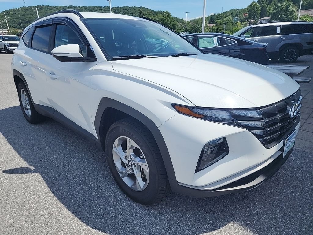 Used 2023 White Hyundai SEL image 2