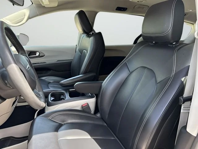 Used 2023 Black Chrysler Touring L image 21
