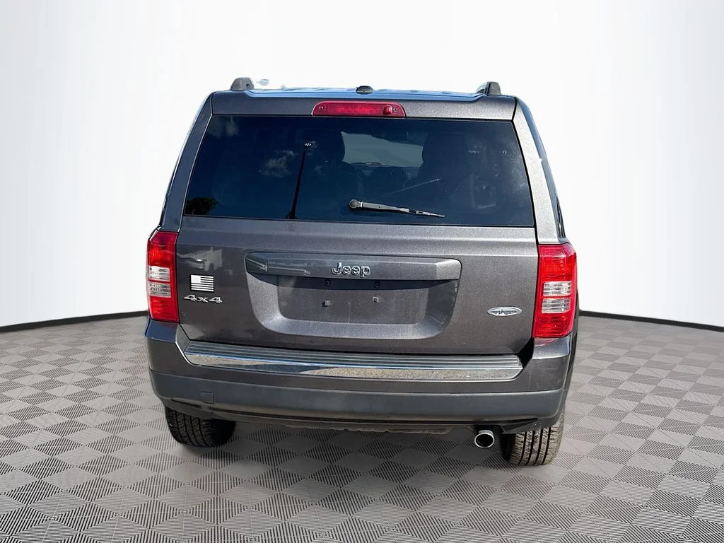 Used 2016 Gray Jeep Latitude image 7