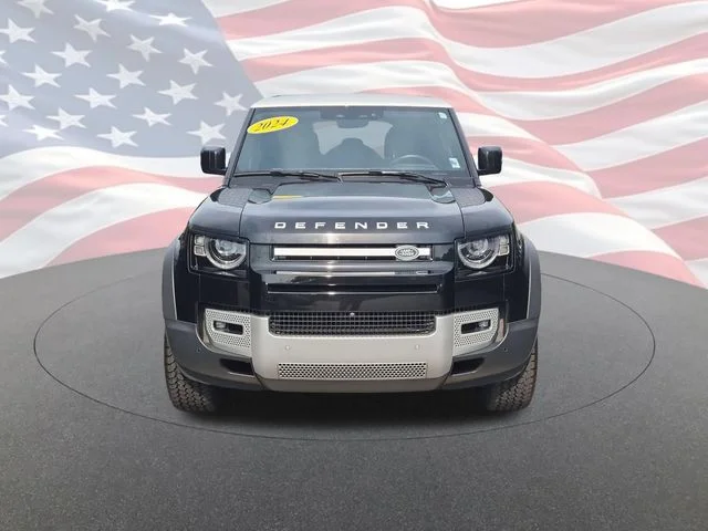 Used 2024  Land Rover SE image 8