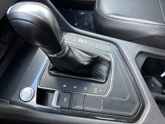 Used 2018 Green Volkswagen 2.0T SE image 25