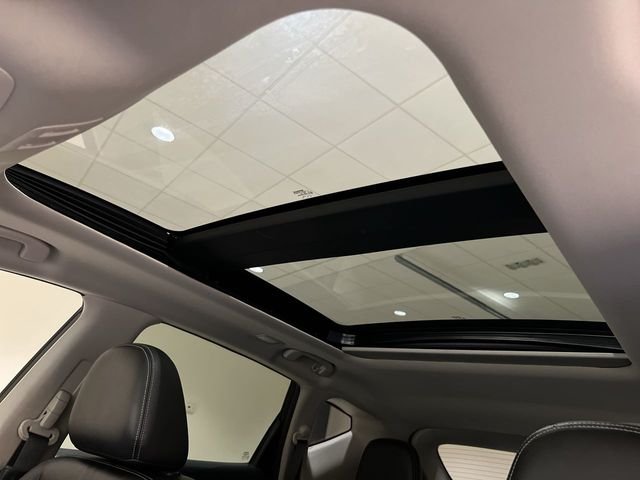 Used 2020 White Nissan Platinum image 18
