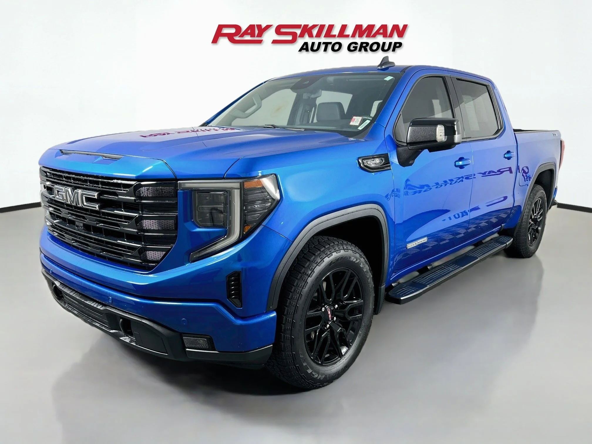 Used 2024 Dynamic Blue Metallic GMC ELEVATION image 3