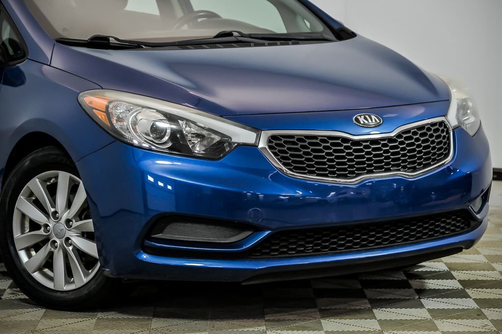 Used 2014 Kia Forte LX with VIN KNAFX4A67E5218220 for sale in St. Charles, IL
