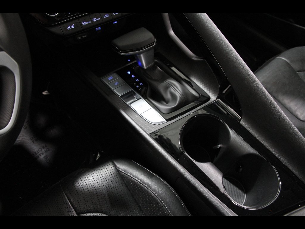 2025 Hyundai Elantra Limited - Photo 15