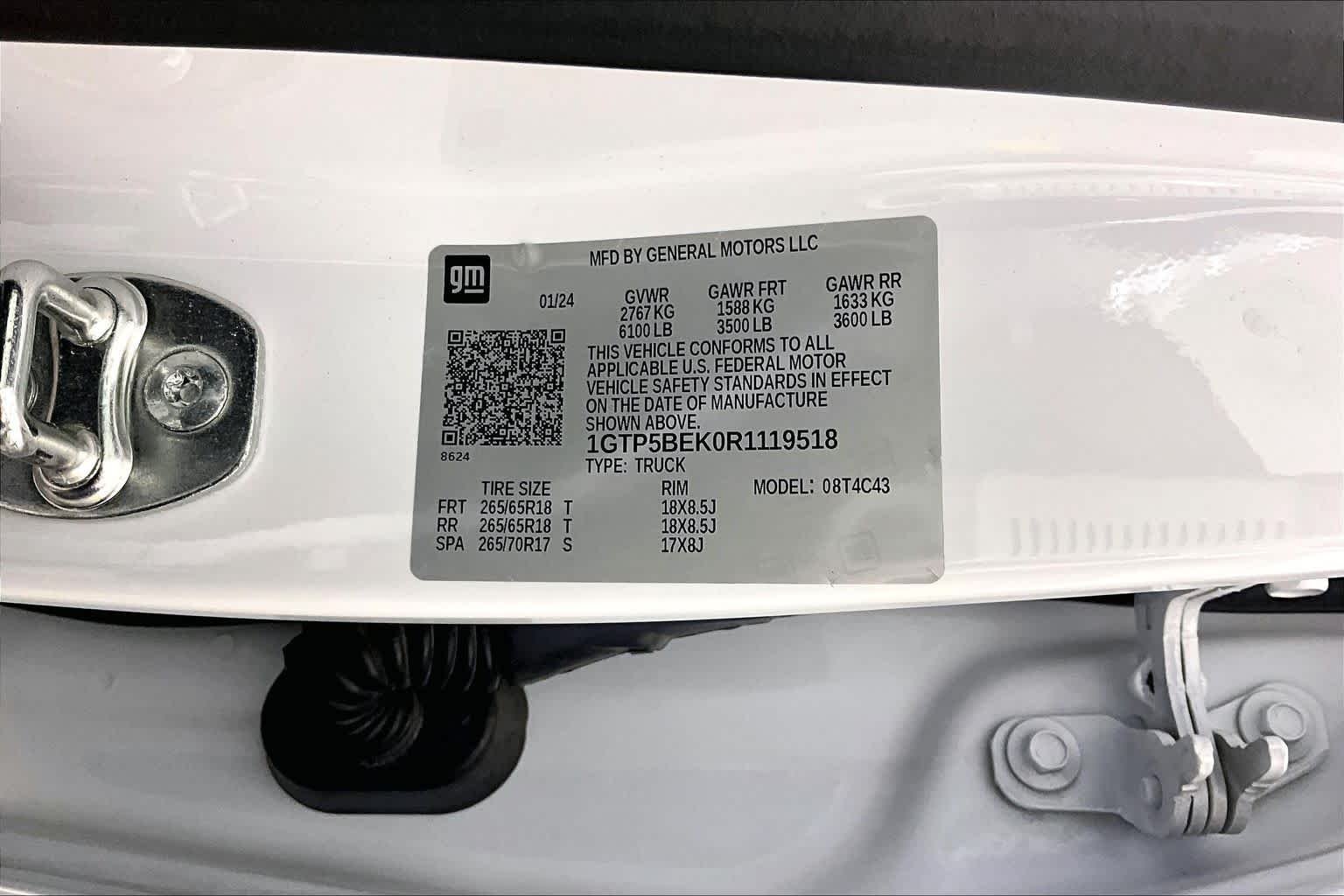 Used 2024 Summit White GMC Elevation image 32