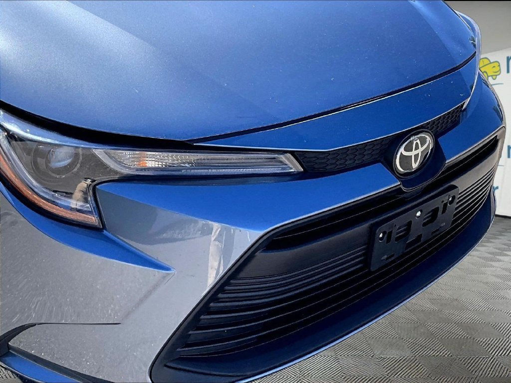 Used 2024  Toyota LE image 32