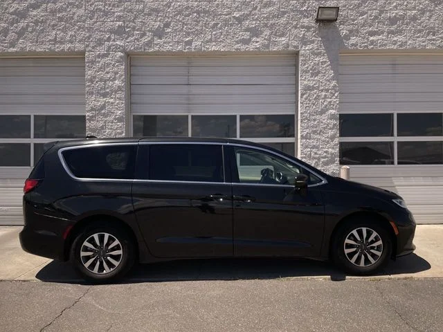 Used 2023 Black Chrysler Touring L image 1