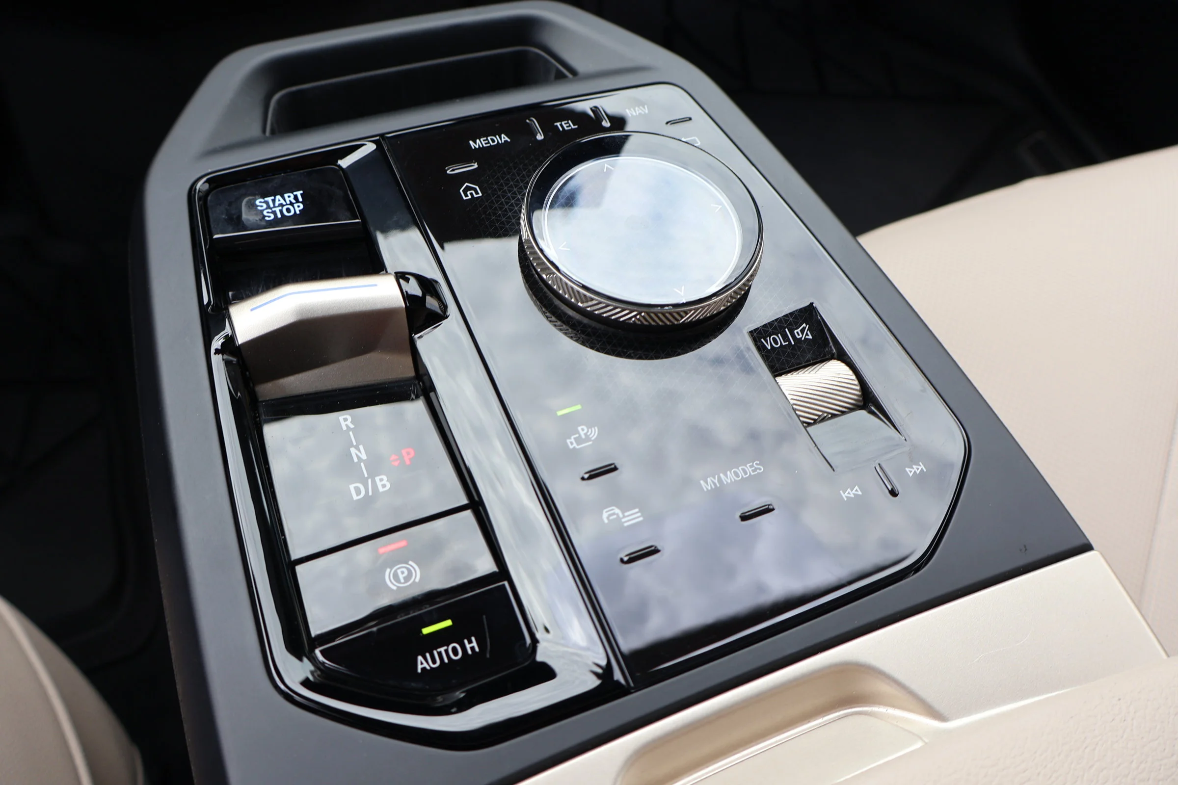 2025 BMW iX 50 - Photo 29
