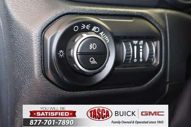 Used 2021  Jeep Overland image 20