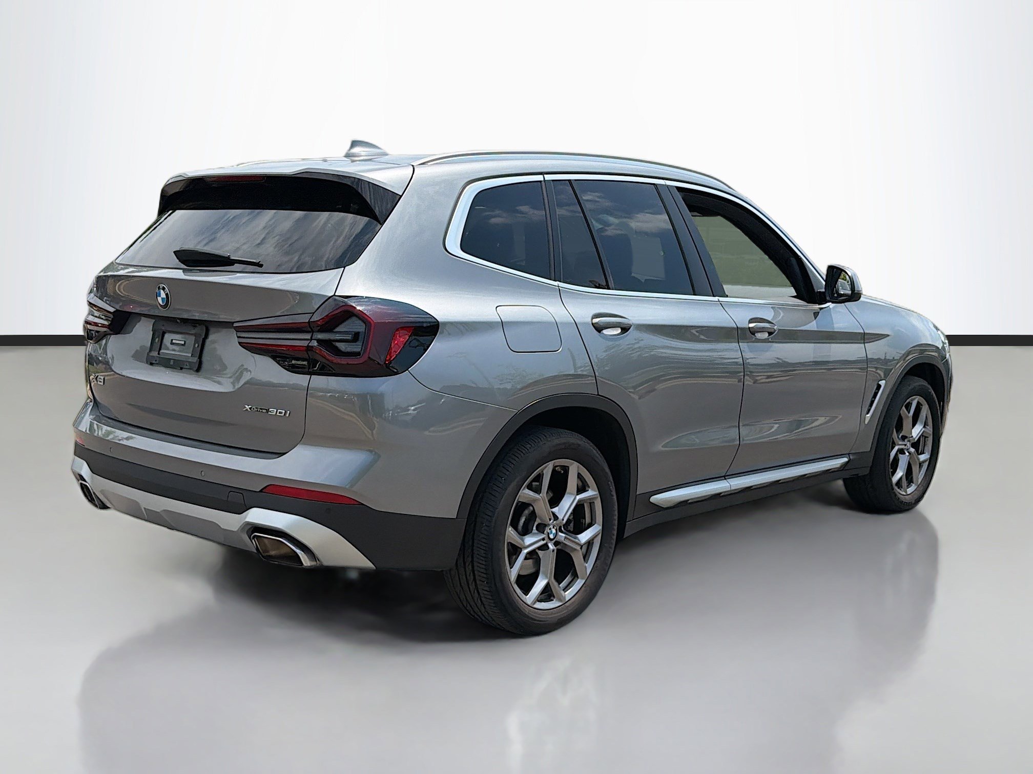 Used 2023 Skyscraper Gray Metallic BMW xDrive30i image 5