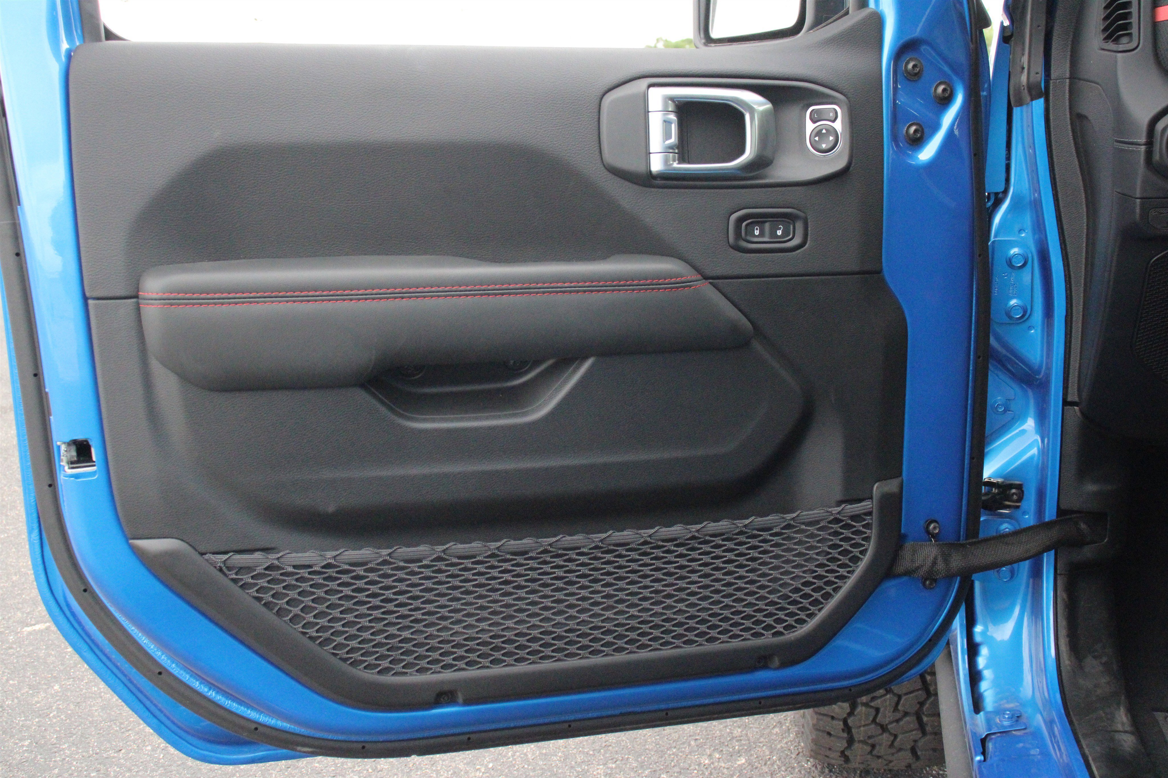 New 2026 Hydro Blue Pearl-Coat Exterior Paint Jeep Rubicon X image 6
