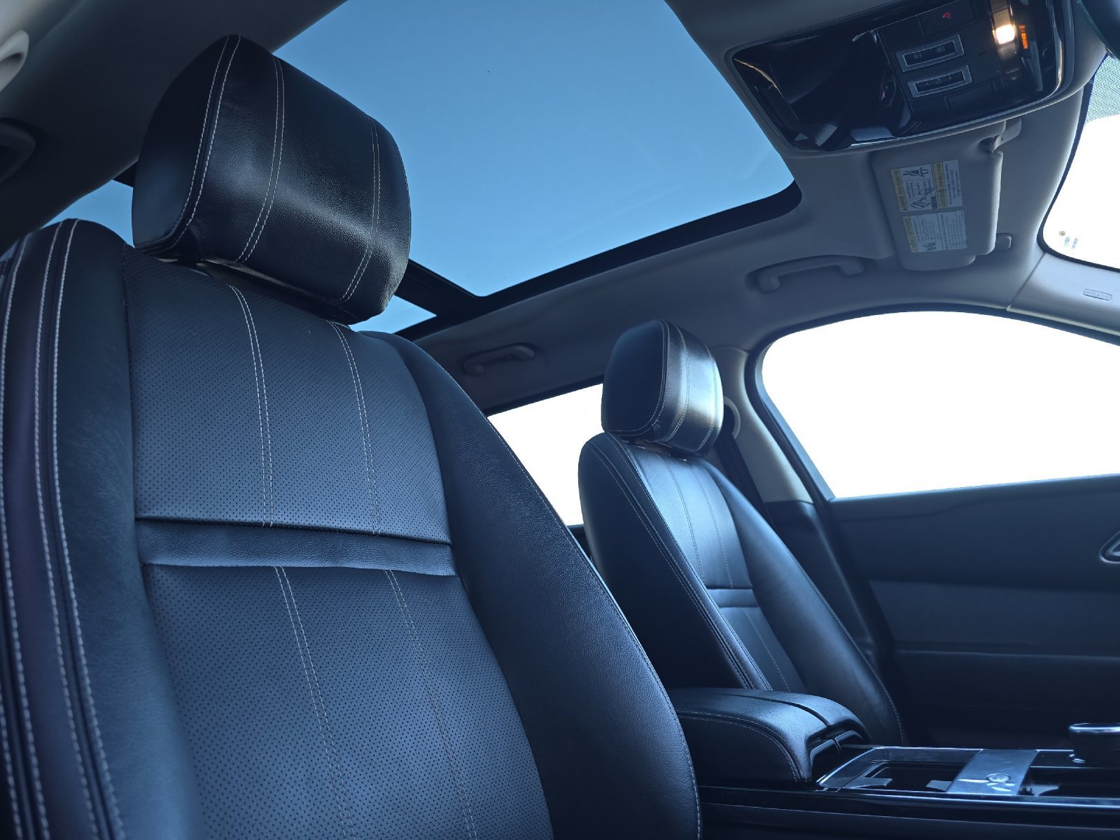 Used 2020 Black Land Rover S image 17