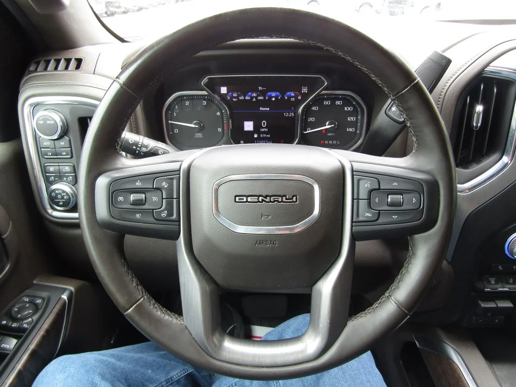 Used 2023 Red GMC Denali image 33